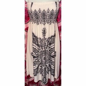 🤍 Elegant Strapless Patterned Dress